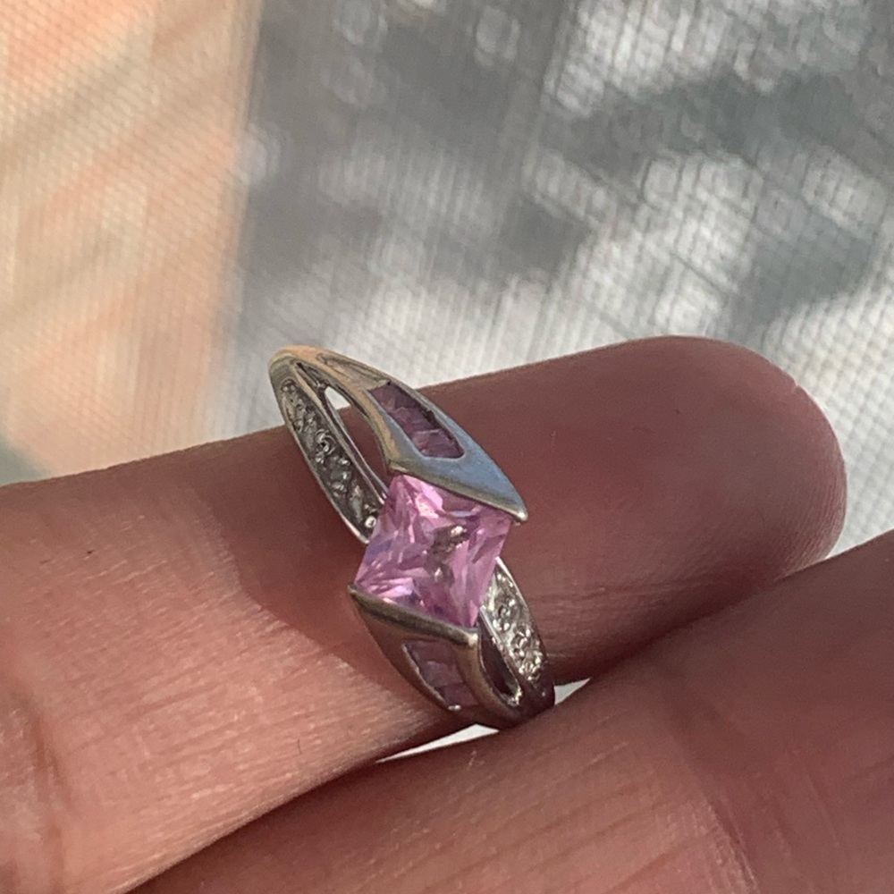 10kt Gold Pink Stone Ring